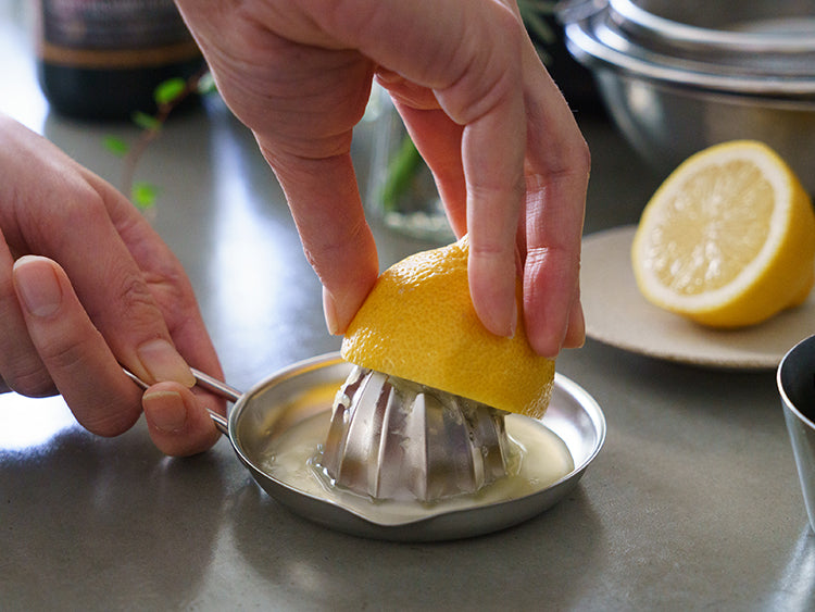 ステンレス製レモンしぼり器